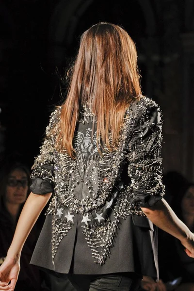 Look 27